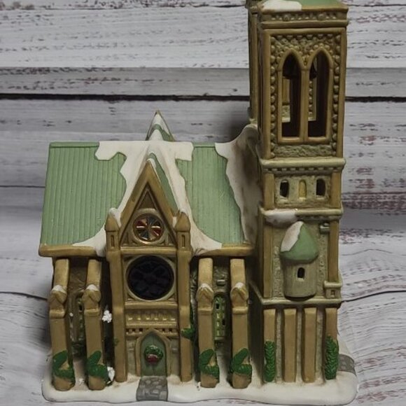 International Trading Cathedrals of the World Light Up Notre Dame - 1990's - NEW - Picture 8 of 9